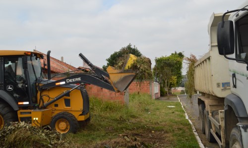Prefeitura de Porto Real segue realizando a limpeza de descarte irregular em vias públicas